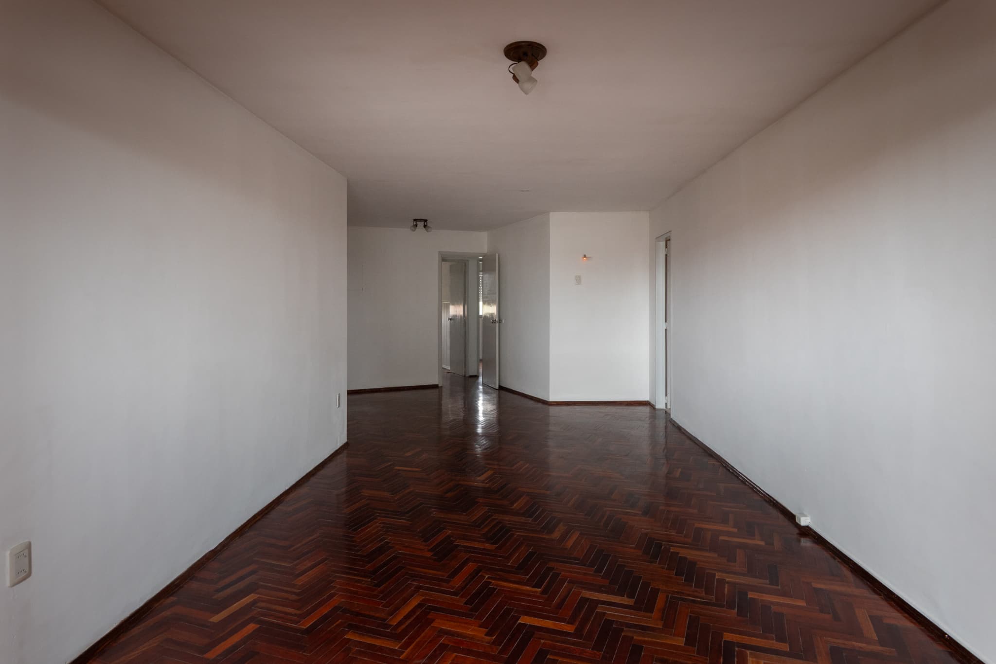 OPORTUNIDAD | Apartamento En Excelentes Condiciones En Zona Aguada