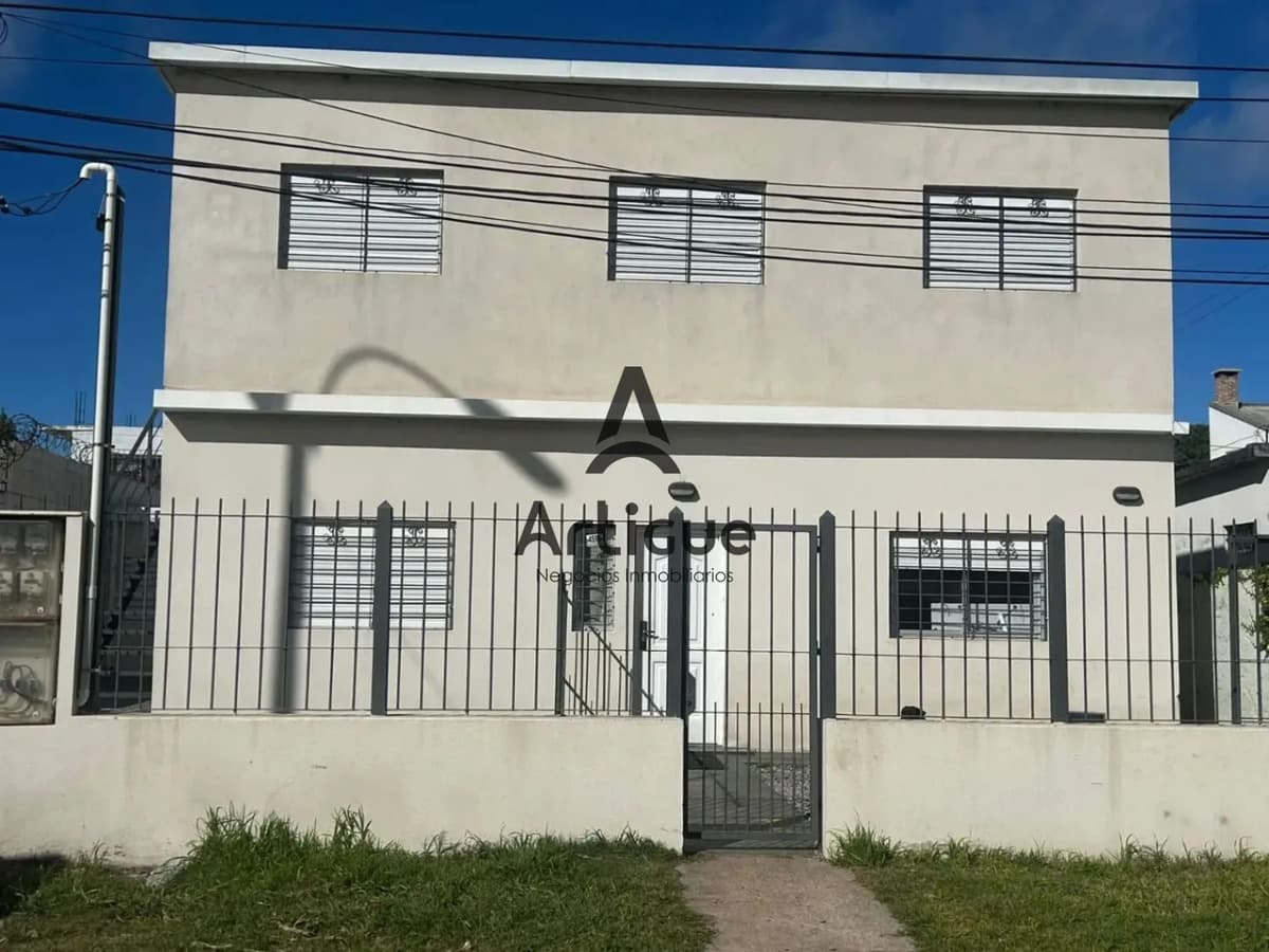 Alquiler Casa 3 Dormitorios En Malvin Norte Con Cochera