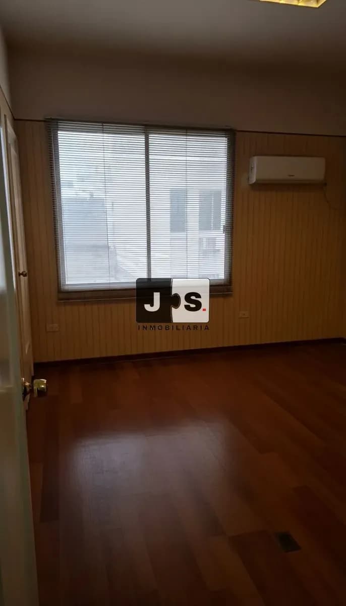 Alquiler Oficina Con Dos Privados En Ciudad Vieja / Bajos Gastos — foto 1