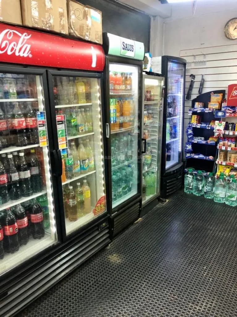 Bajo De Precio. Venta De Llave, Importante Kiosco En Lo Mejor De Pocitos. — foto 2