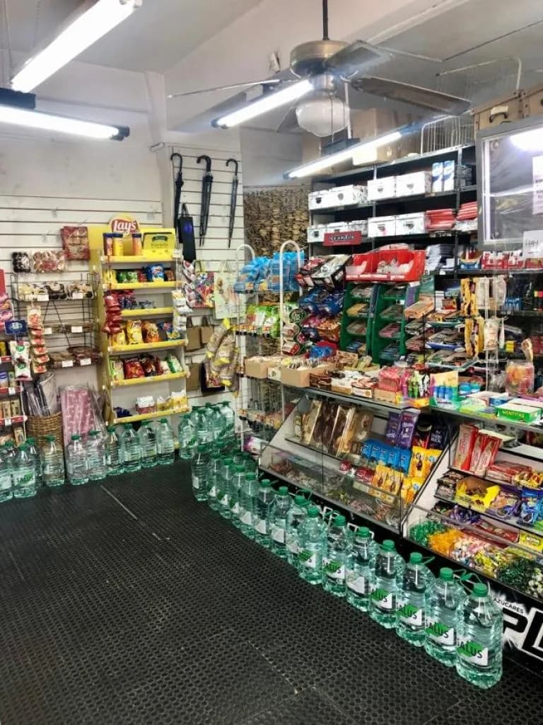 Bajo De Precio. Venta De Llave, Importante Kiosco En Lo Mejor De Pocitos. — foto 4