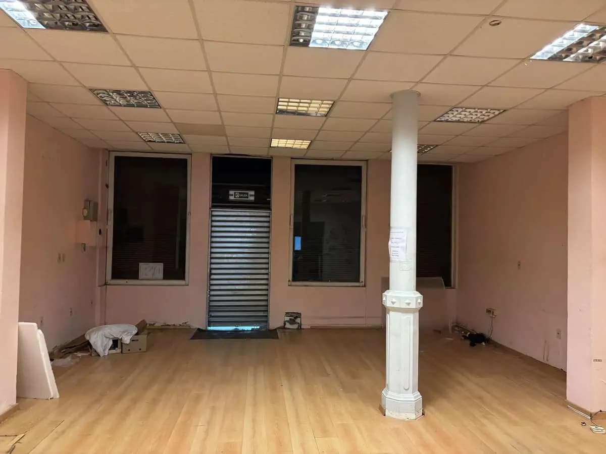 Alquiler Local Comercial De 200 M² + Casa Con Patio Verde Al Fondo En Pleno Cordón — foto 3