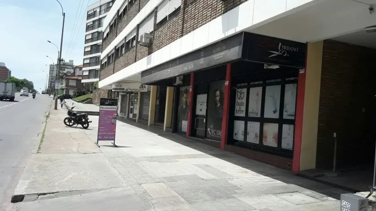 Local Av. Italia Esq. Las Heras, Buen Punto Comercial — foto 2