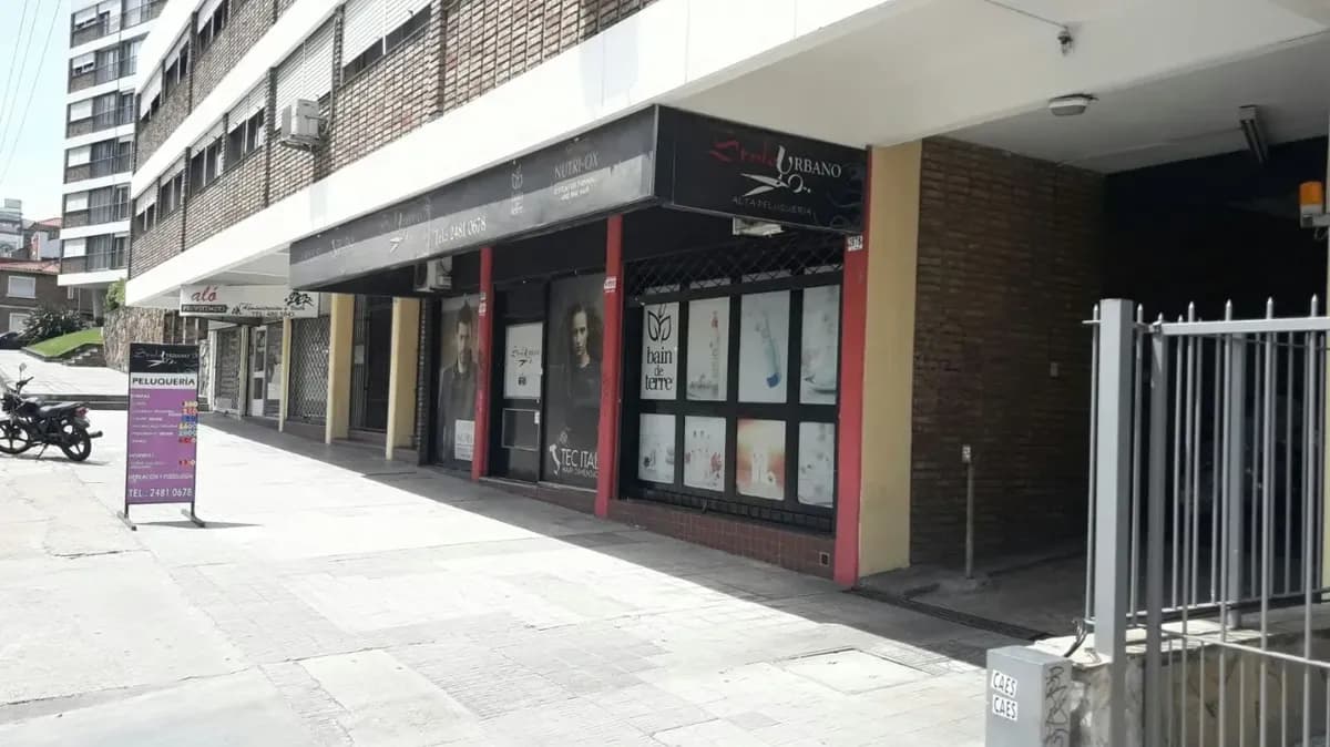 Local Av. Italia Esq. Las Heras, Buen Punto Comercial — foto 4