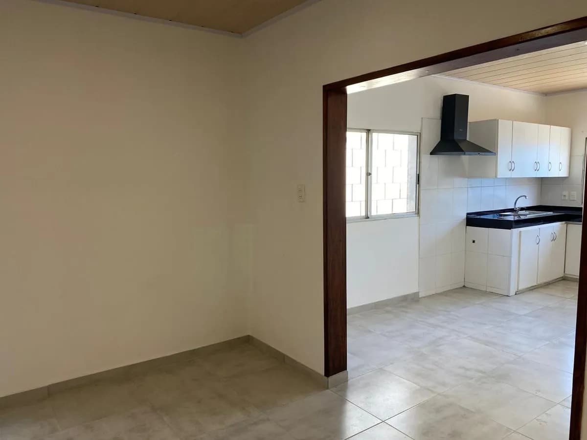 Alquiler Casa Tres Dormitorios Y Cochera En Pando — foto 1