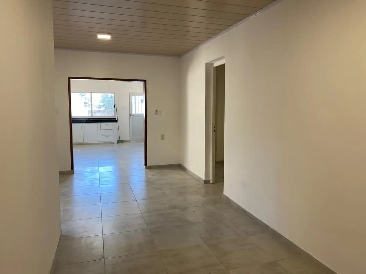 Alquiler Casa Tres Dormitorios Y Cochera En Pando — foto 2