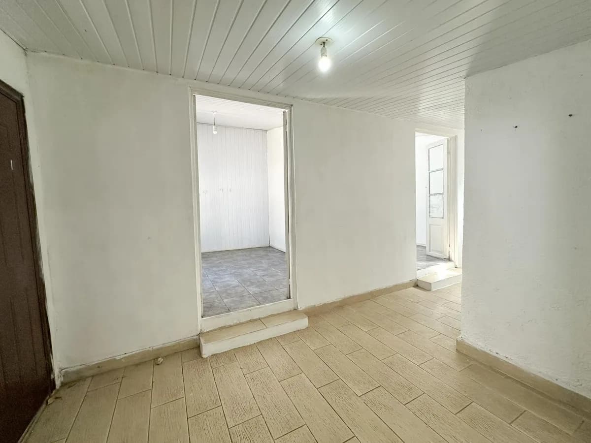 Alquiler Casa En Barrio Las Acacias, Patio, Jardin Al Frente. — foto 2