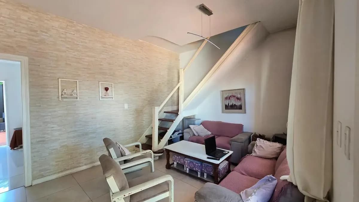 Venta Casa 3 Dormitorios Dos Plantas, Con Cochera Y Amplio Patio En Buceo — foto 2