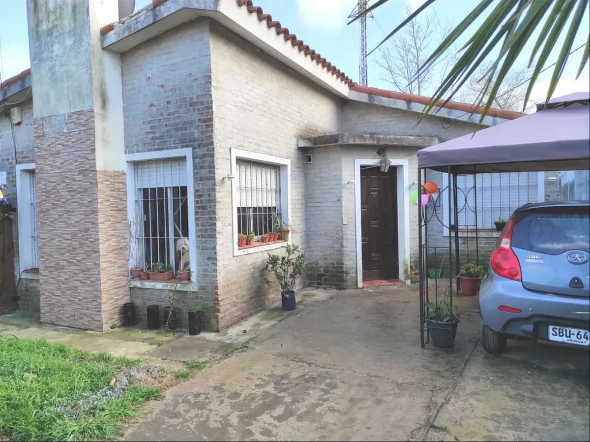A Metros De Av. Giannattasio 4 Dormitorios 2 Baños Alquiler Lomas De Solymar — foto 3