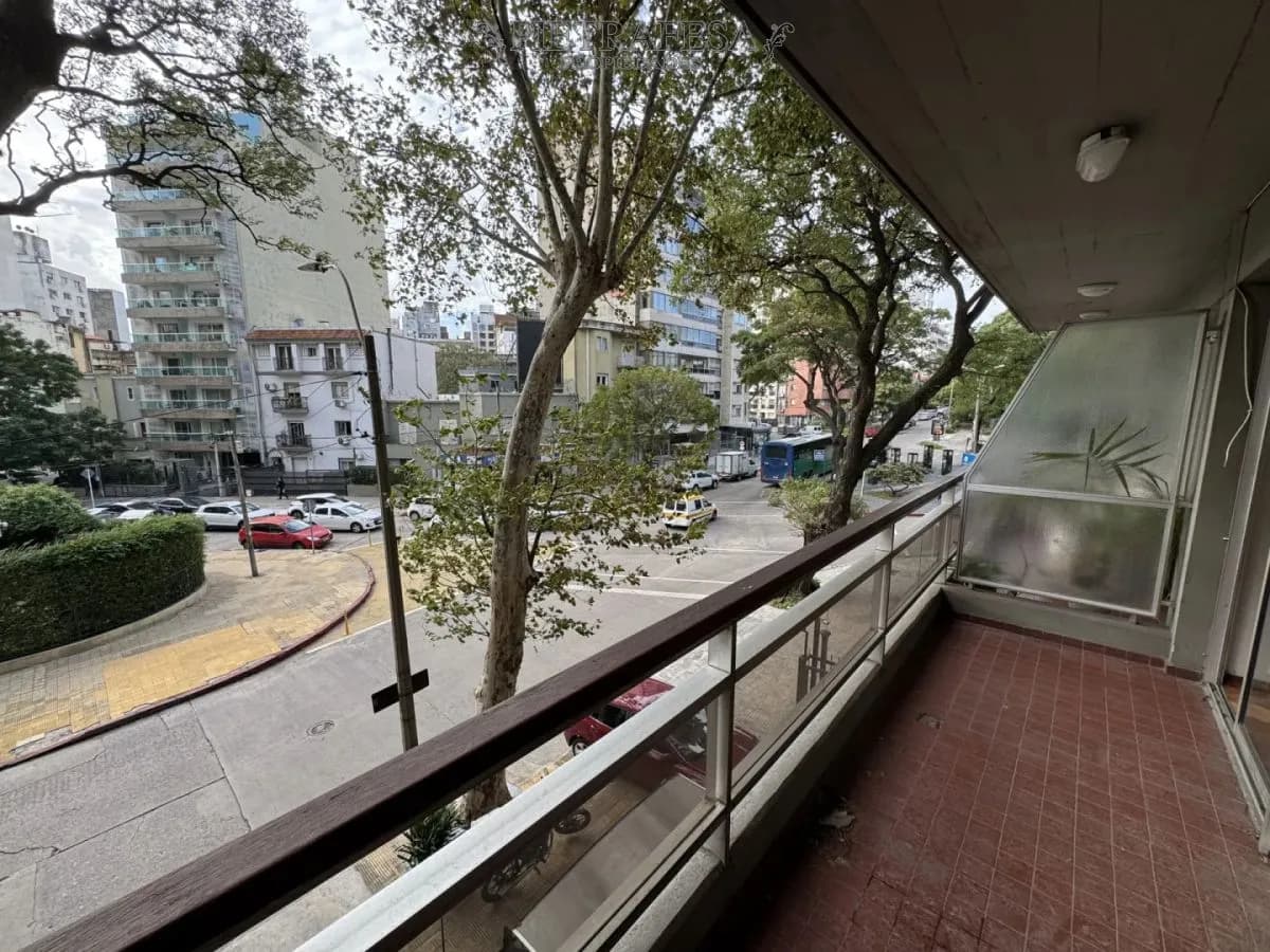 Apartamento En Alquiler, 2 Dormitorios, 2 Baños, Terraza, Garaje. Pocitos. — foto 3