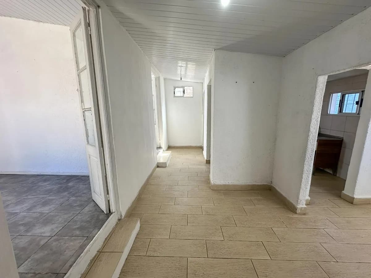 Alquiler Casa En Barrio Las Acacias, Patio, Jardin Al Frente. — foto 3