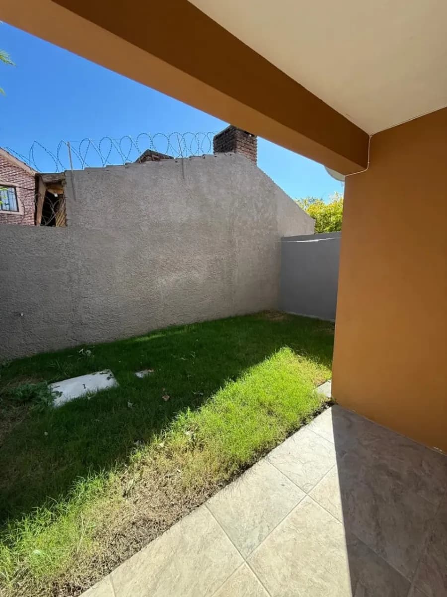 Alquiler. Hermoso Apartamento De 1 Dormitorio Y Jardín En Complejo Cerrado En Médanos De Solymar A Dos Cuadras De La Playa. — foto 3