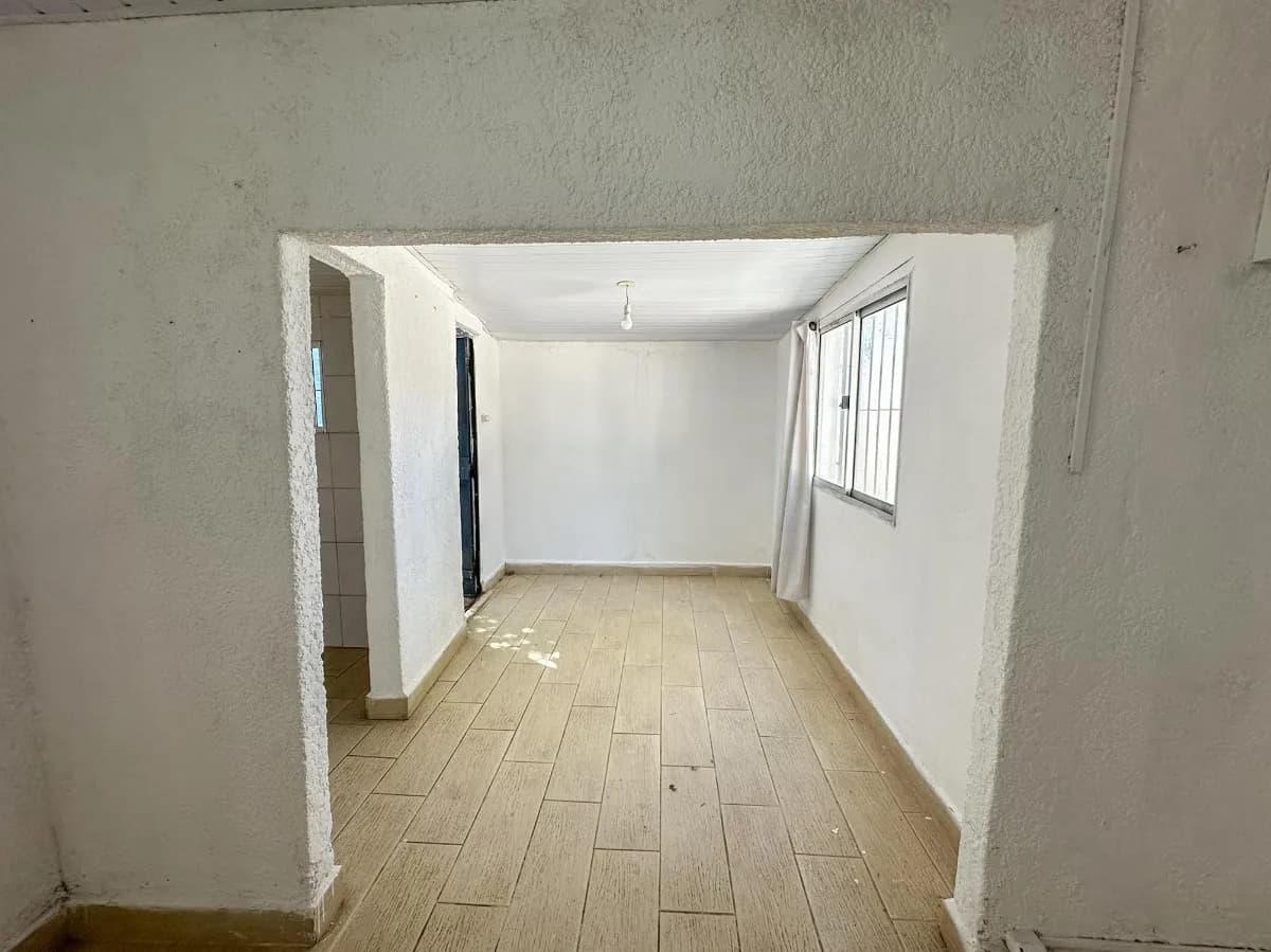Alquiler Casa En Barrio Las Acacias, Patio, Jardin Al Frente. — foto 4