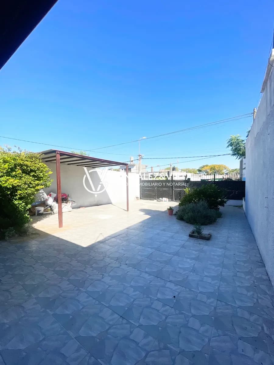 Casa 3 Dormitorios Entrada Para Auto Cerro. — foto 4