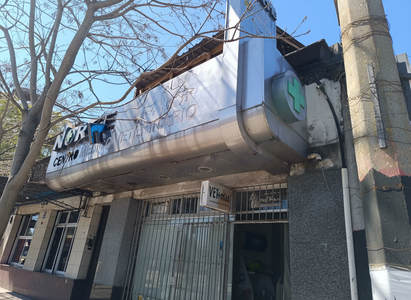 Gran local con oficinas y fondo!!!!