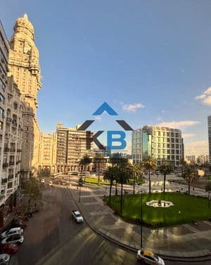 Local a pazos de 18 de julio — foto 1
