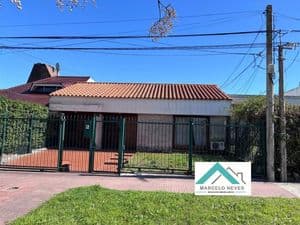 Muy buena propiedad en excelente ubicación de 3 o 4 dormitorios, 2 baños, amplio terrreno. en una planta. — foto 2