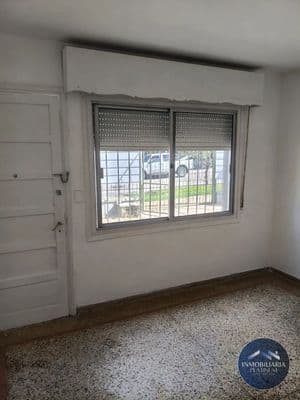 Casa en alquiler, 2 dormitorios y garaje doble, en prado. — foto 1