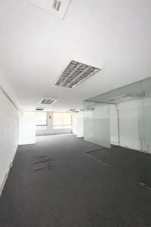 Venta oficina de 86 m2 con 4 privados en ciudad vieja — foto 2