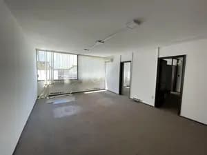 Venta oficina de 86 m2 con 4 privados en ciudad vieja — foto 3