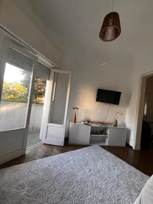 Venta- pocitos, apto 3 dorm. 2 baños. balcón/patio c/parrillero, garaje. — foto 2