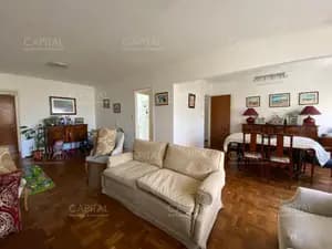 Venta- pocitos, apto 3 dorm. 2 baños. balcón/patio c/parrillero, garaje.
