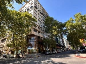 Venta oficina de 86 m2 con 4 privados en ciudad vieja