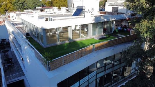 Alquiler y venta de oficina sobre bv artigas 156 m2 con 3 garajes
