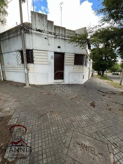 Brazo oriental ref y2036 casa en alquiler (darwin y regimiento 9) a 1 cuadra de av. luis a de herre