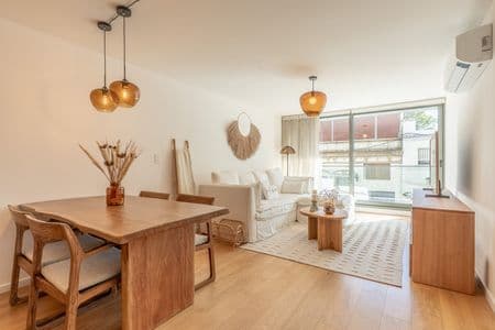 Alquiler moderno apartamento de 2 dormitorios en suite con fondo privado y garage en punta carretas