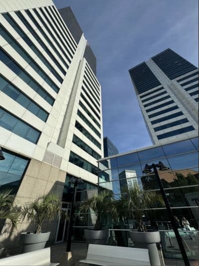 Alquiler oficina amoblada en wtc pocitos con garage