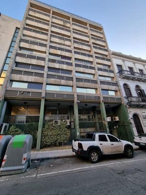 ¡alquiler: u$s1.800. .- oficina premium de 214m² más tza. y cochera doble. excelente ubicación.