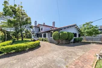 Casa en venta en carrasco 4163, de 5 dormitorios, con piscina y barbacoa