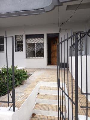 Camino carrasco y roberto berro – apartamento en complejo cerrado con portería