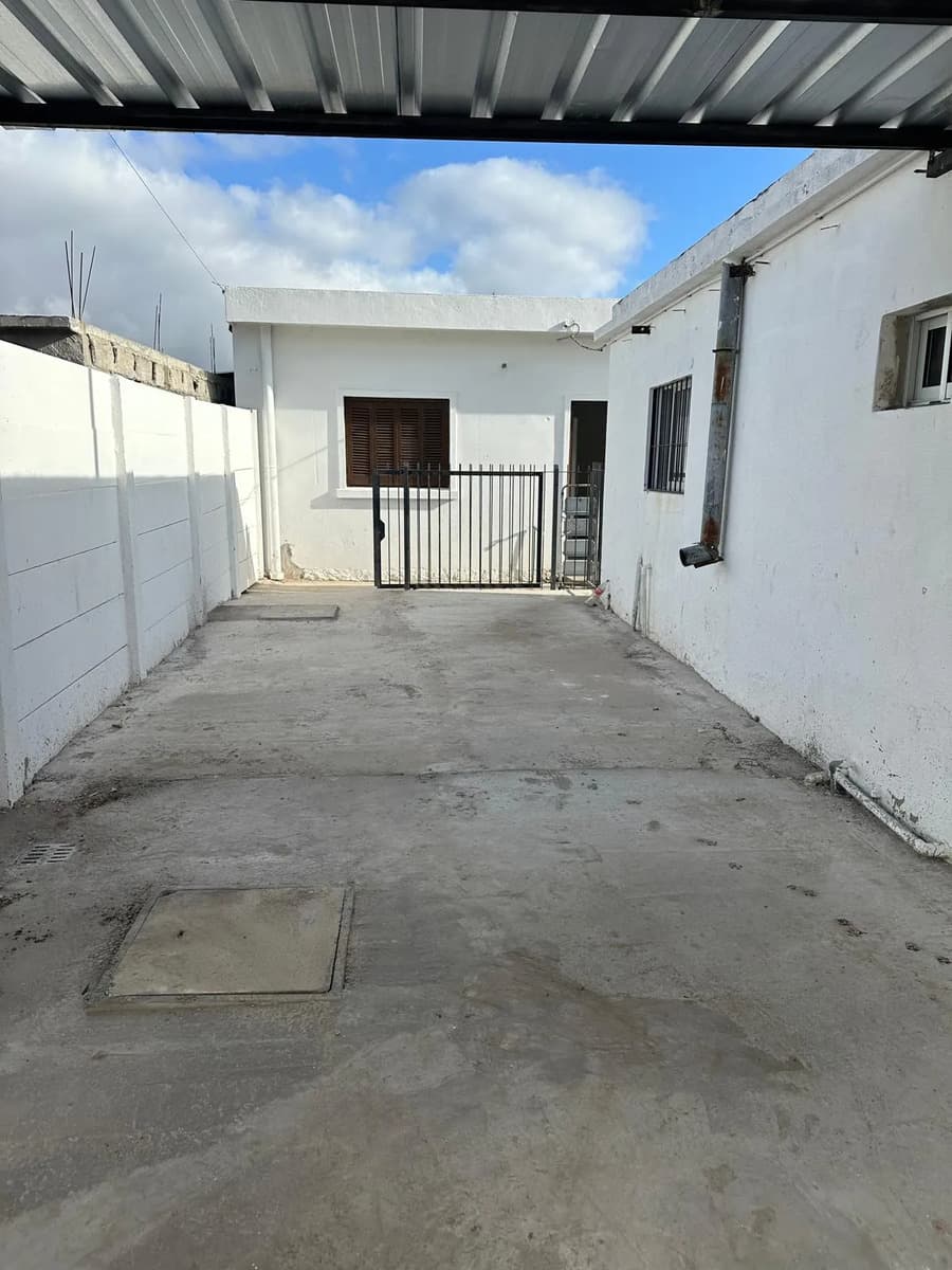 Alquiler Casa 2 Dormitorios Barrio Conciliación Patio Y Cochera