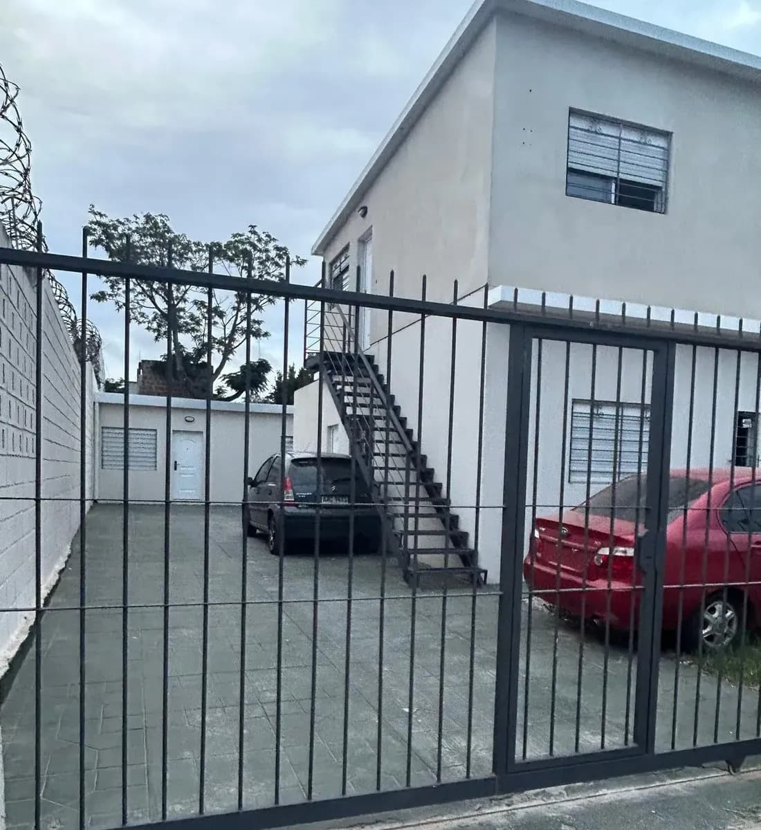 Alquiler Apartamento Tipo Casa, Con Lugar Para Dejar Vehiculo De Uso Exclusivo, Patio