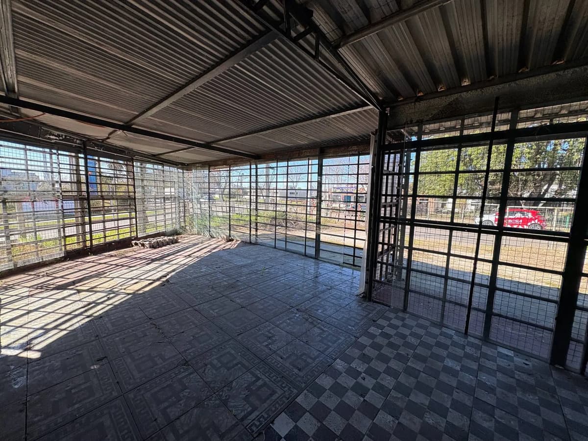 Alquiler - Local Comercial Esquina En Paso De La Arena - Camino Tomkinson Y Cosme Agullo