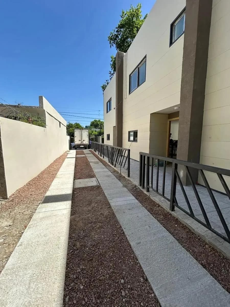 Alquiler Casa Dúplex A Estrenar, 2 Dormitorios En Malvin Norte (con Garaje)