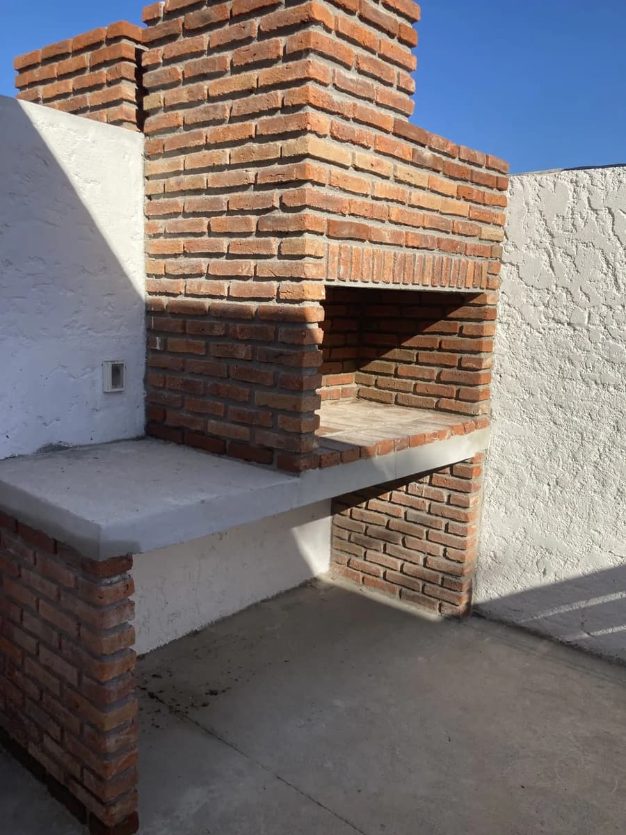 Venta Casa 1 Dormitorio, , Patio Con Parrillero, Cochera. Con Renta.