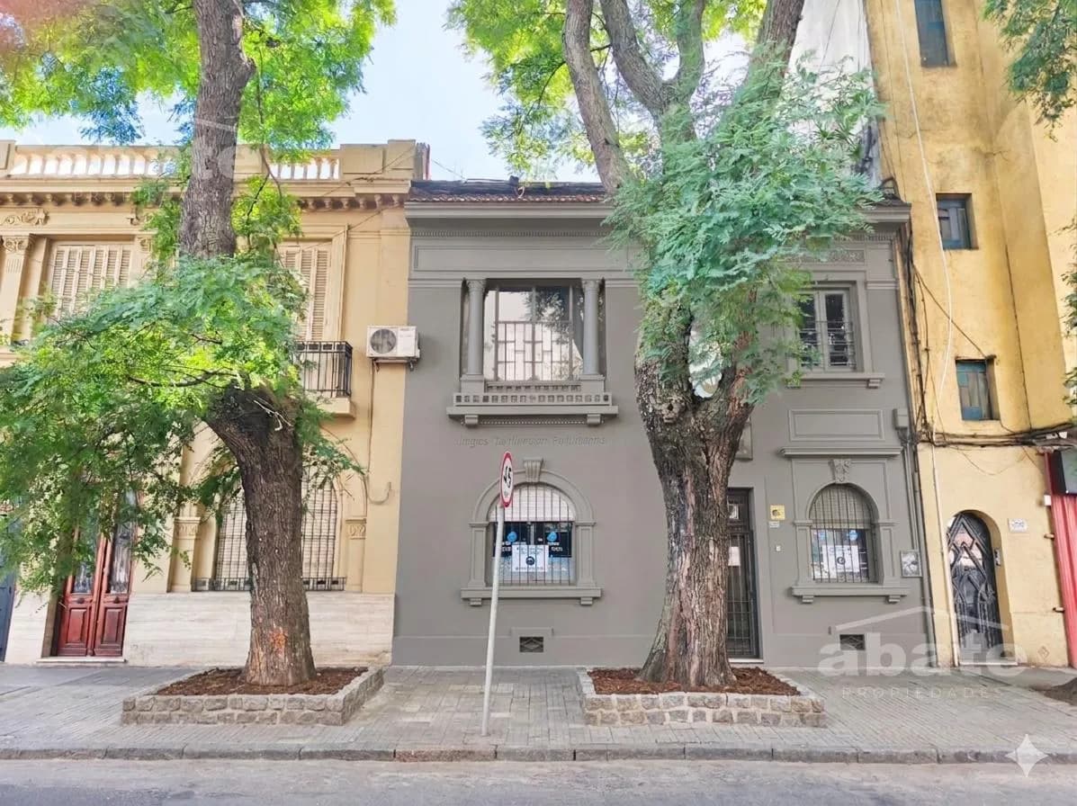 Casa De Estilo En Alquiler En Parque Rodó, Montevideo. Para Uso Comercial