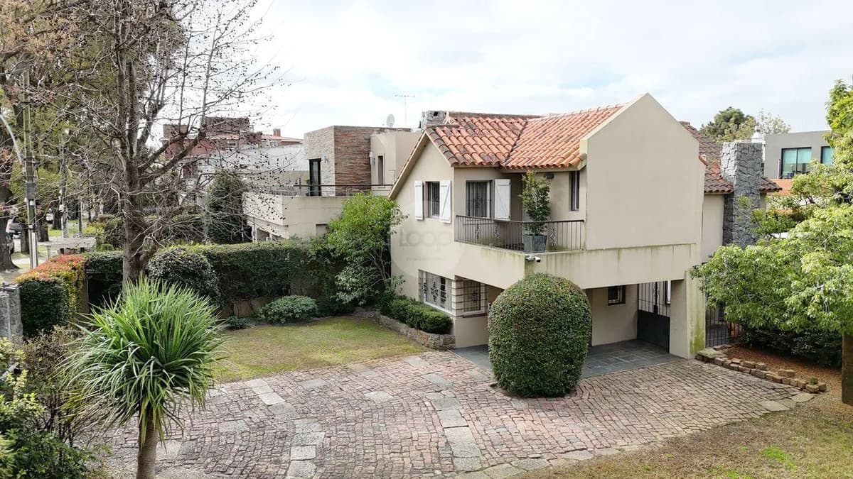 Casa En Venta Con Excelente Ubicación En Carrasco Sur