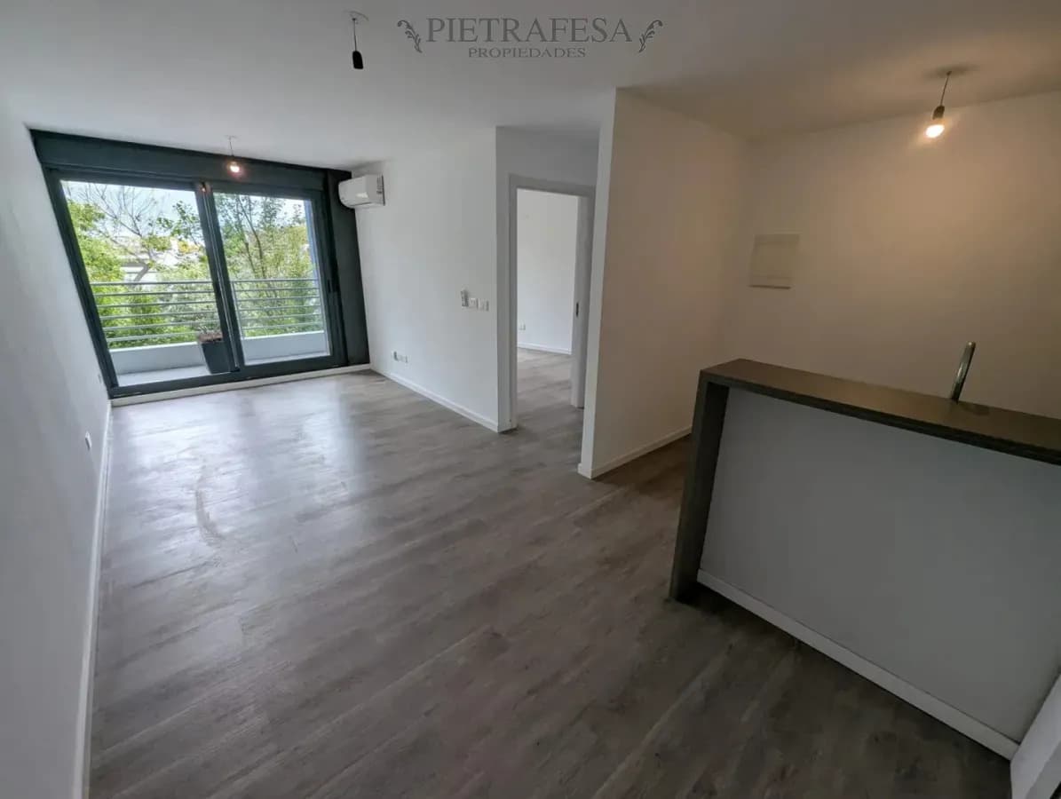 Apartamento En Alquiler, 1 Dormitorio, 1 Baño, Terraza. Bella Vista.