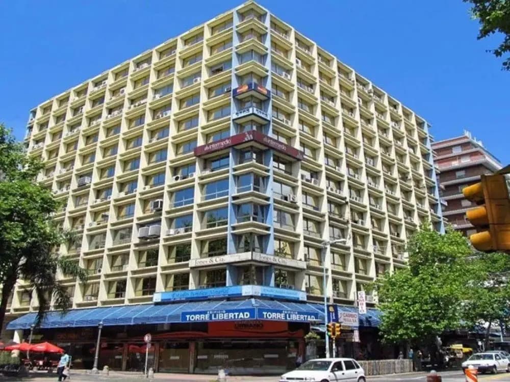 Oficina En Torre Libertad - Centro Sobre 18 De Julio
