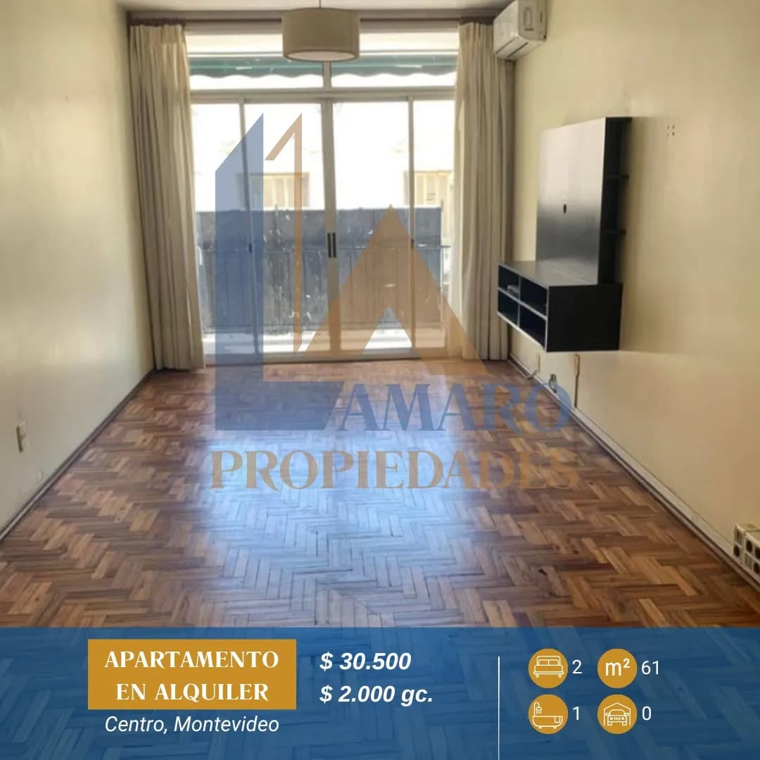 Apartamento En Alquiler, 2 Dormitorios Y Balcón Al Frente En Centro