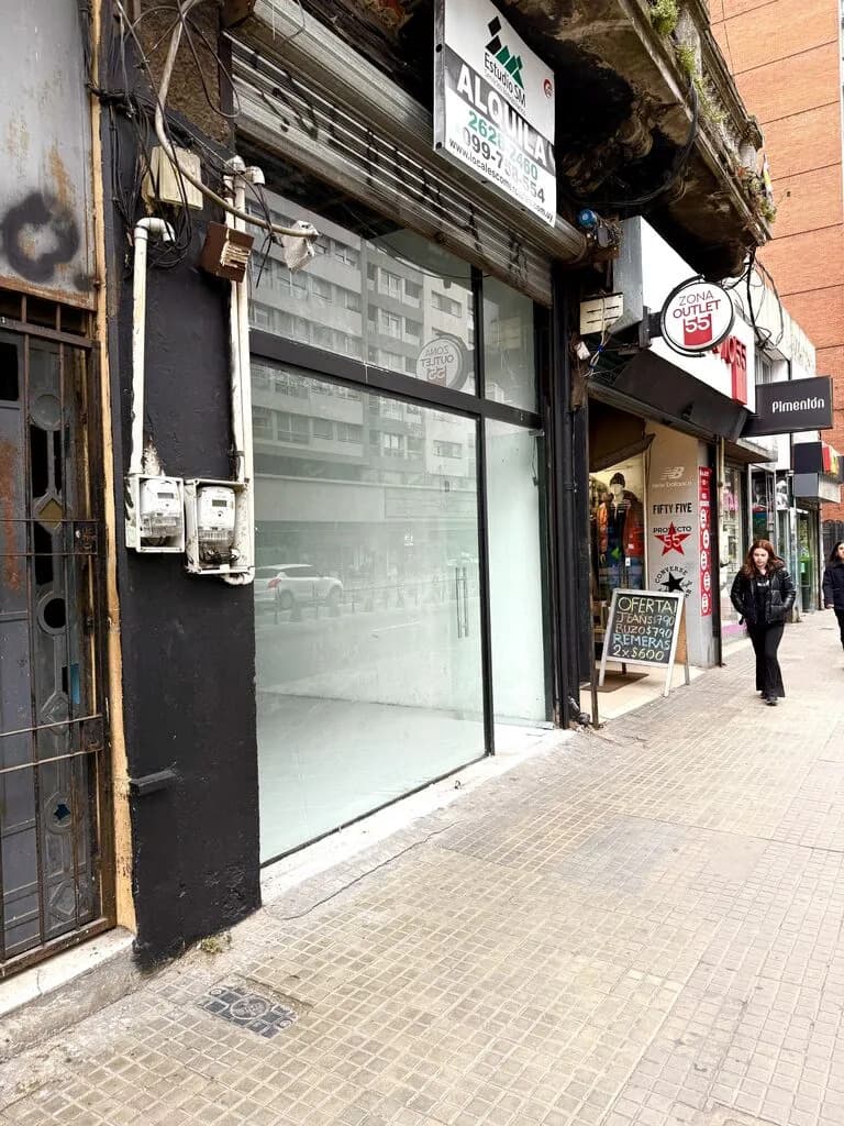 Alquiler Local Comercial 200 Mts 2 En 18 De Julio Cordón.
