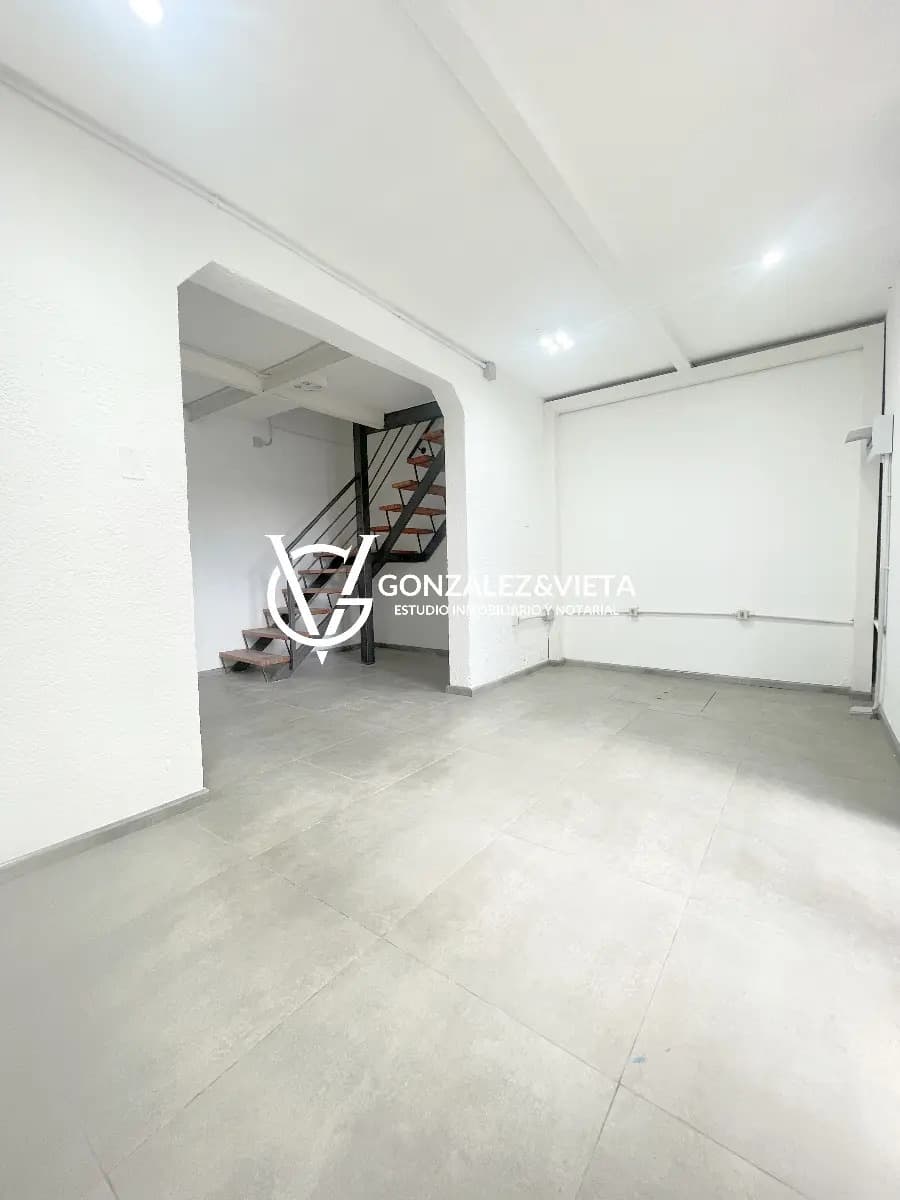 Local Comercial Con Apartamento De Altos Av. Aparicio Saravia Peñarol