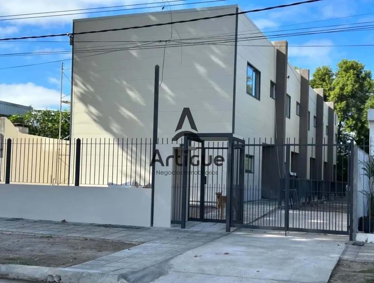 Alquiler Casa 2 Dormitorios Malvin Norte Con Cochera