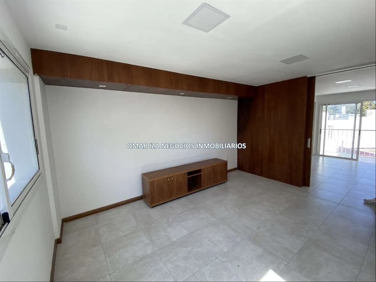 Alquiler Casa De Altos En Malvin Sur, Prox Plaza De Los Olímpicos. Con Cochera Y Sin Gastos Comunes.