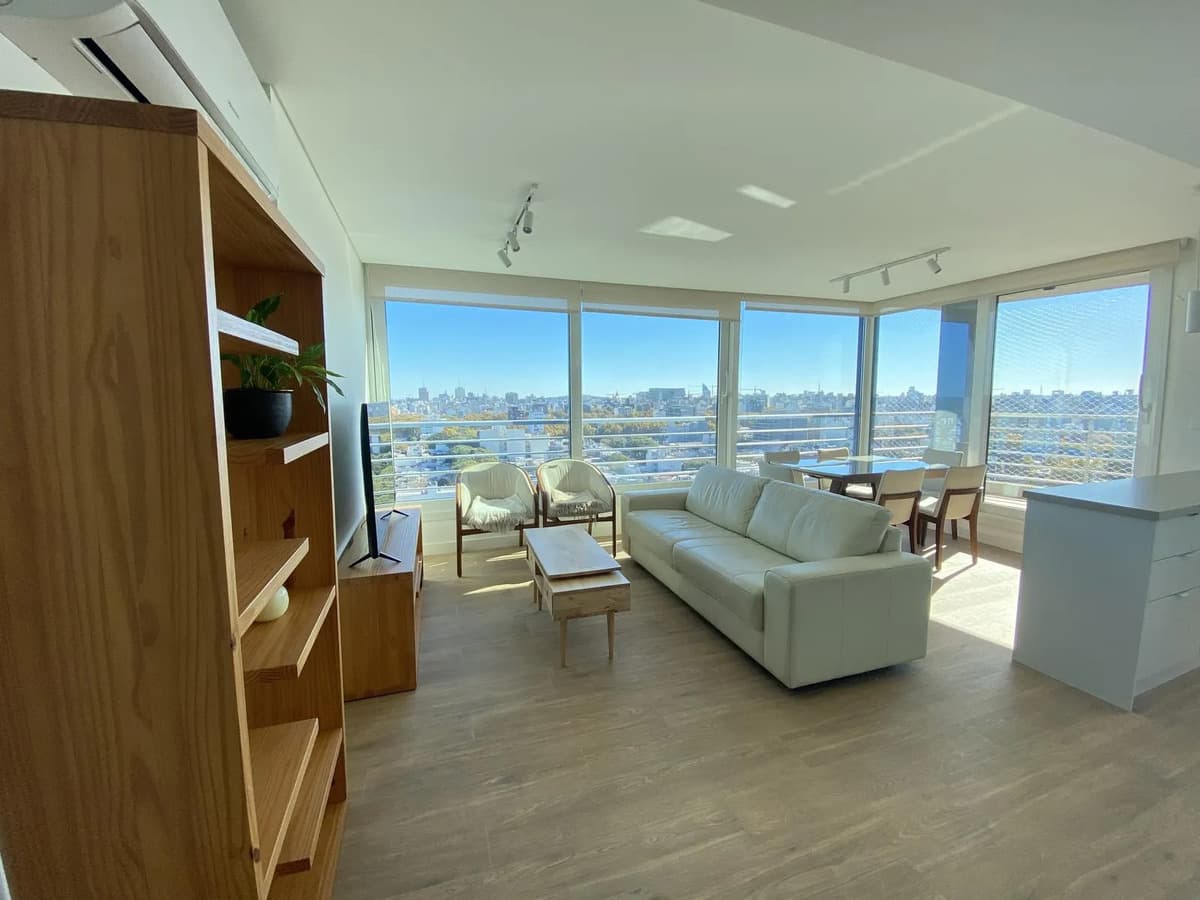 Alquiler De Apartamento 2 Dormitorios, Amoblado Con Garage, Piso Alto. Edificio Joy Montevideo!