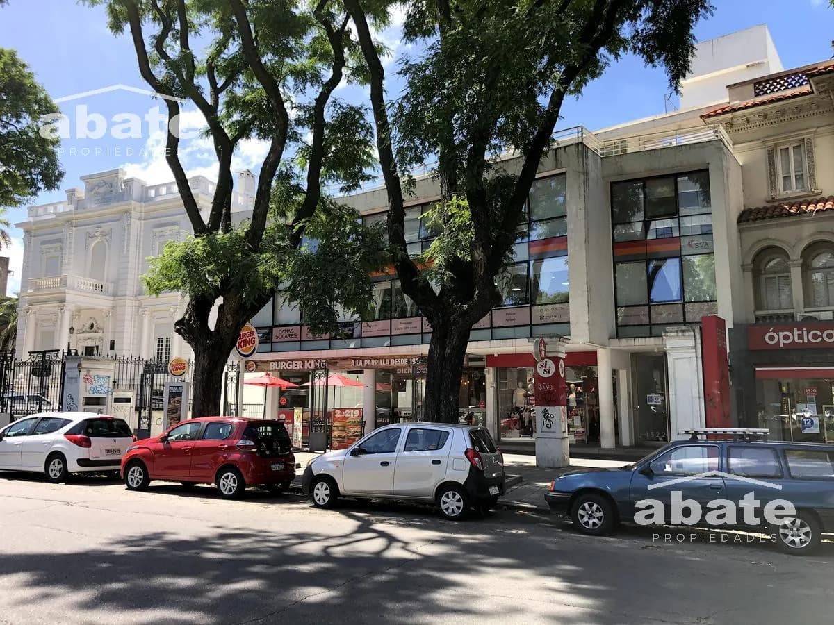 ¡oficina En Alquiler! Zona 100% Comercial